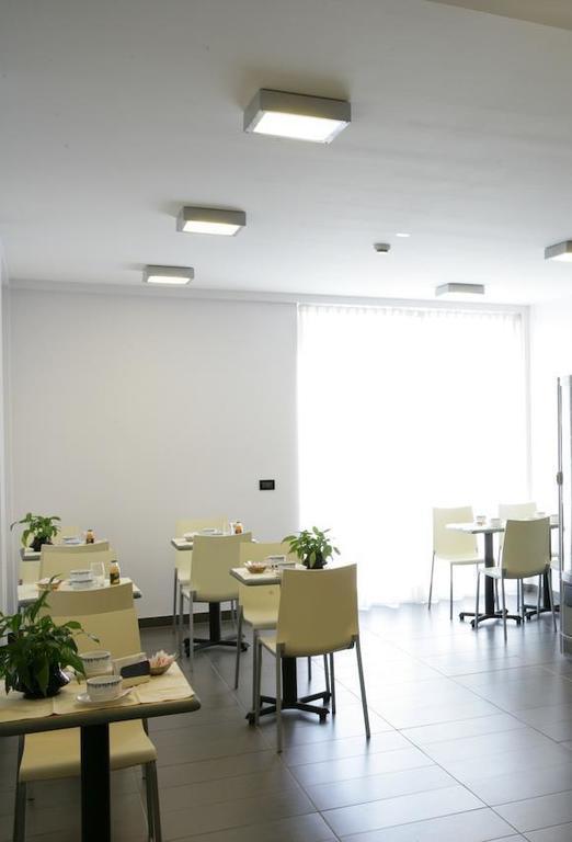 Hotel Sporting Pomezia Eksteriør billede