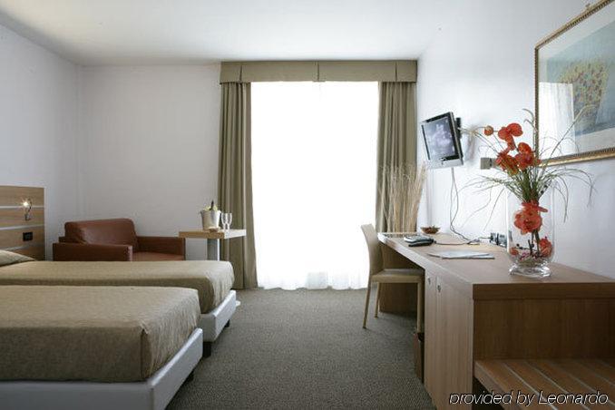 Hotel Sporting Pomezia Værelse billede